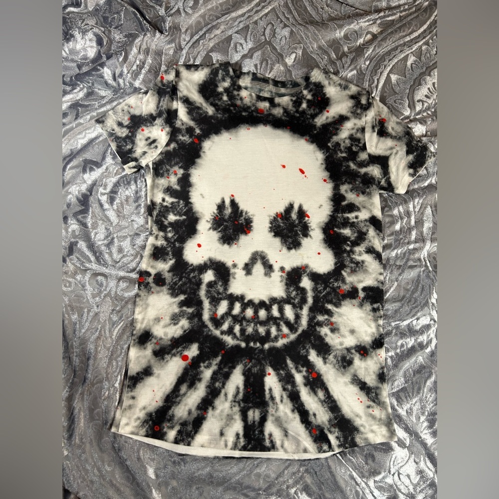 Skull Tye-Dye Black & White Small Tee - Picture 11 of 11